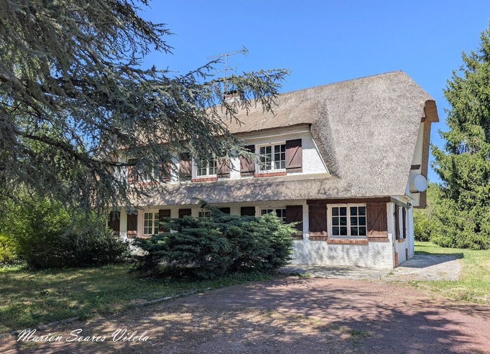 Chaumière Authentique nichée dans la verdure sur plus de 7000 m² de terrain