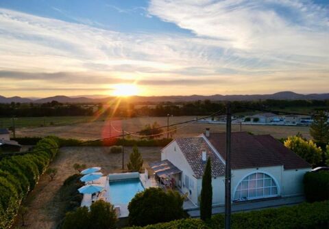   Maison de charme � Barjac - grand terrain, piscine et vue magique sur les C�vennes ! Maison - 5 pi�ce(s) - 166 m�