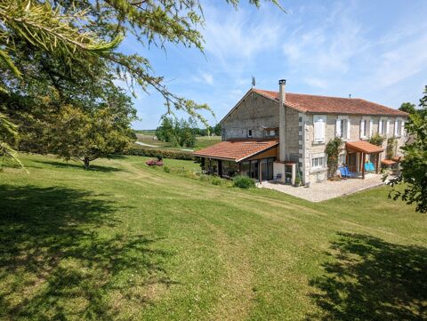   Dpt Charente (16), à vendre proche de LIGNIERES SONNEVILLE maison de campagne Maison - 9 pièce(s) - 292 m²