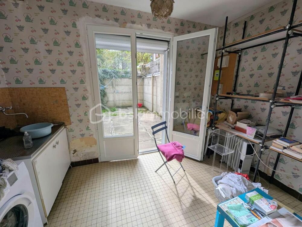 Vente Immeuble Immeuble avec local commercial et logement au centre ville de FOUGERES 35300 Fougeres
