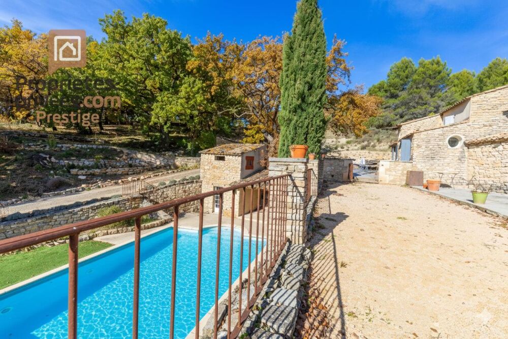 Bastide en pierres à proximité de GORDES - avec gîte indépendant - Piscine
