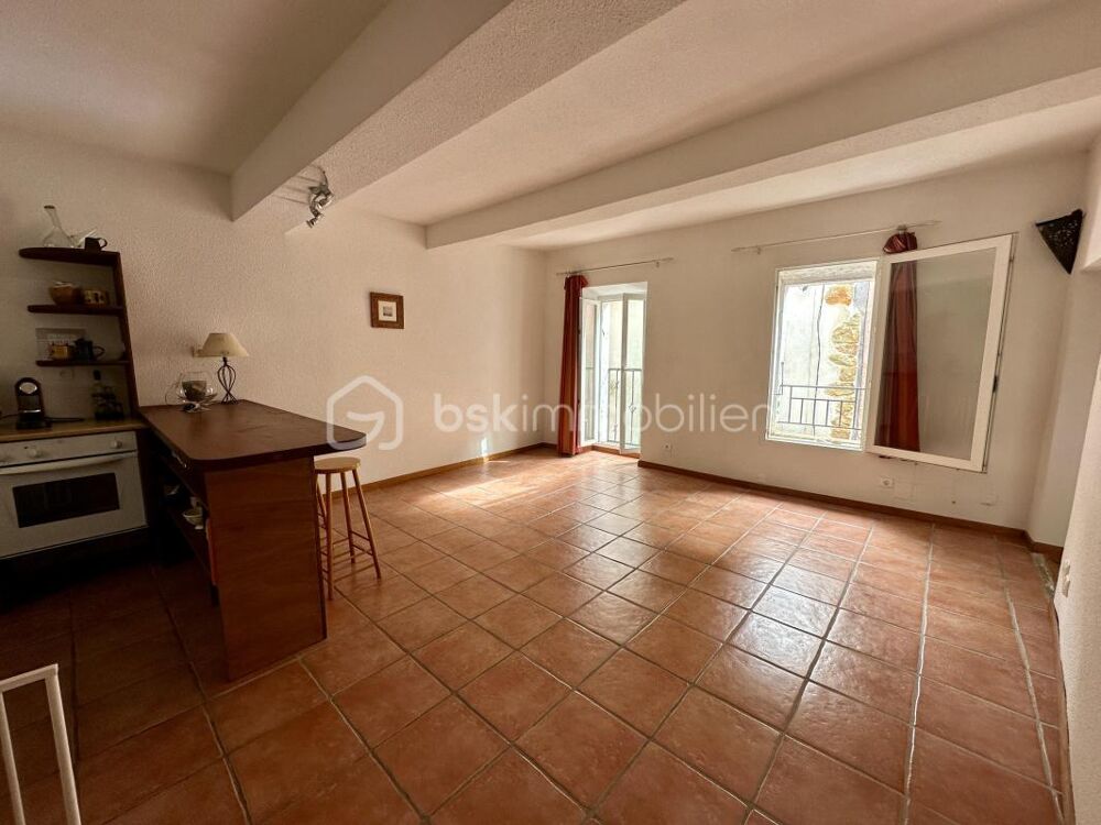 Bizanet centre  Maison de village lumineuse sur 3 niveaux avec beau potentiel