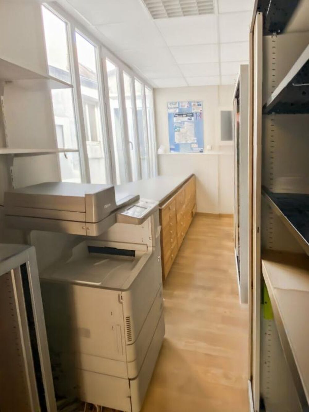 Vente Maison Ensemble Immobilier Local commercial + appartement en duplex, avec courette Etampes