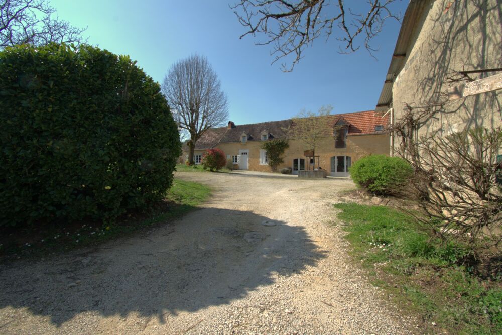 SAINT GENIES (24), vente propriété 277 m2 sur 4 ha, gîtes en activité