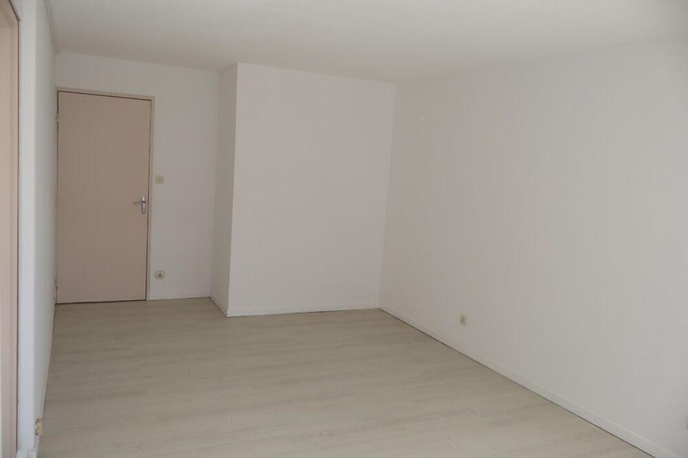 Montpellier Croix d'Argent F2 avec terrasse et parking privatif