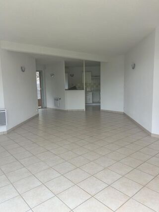  Appartement à louer 3 pièces 79 m²
