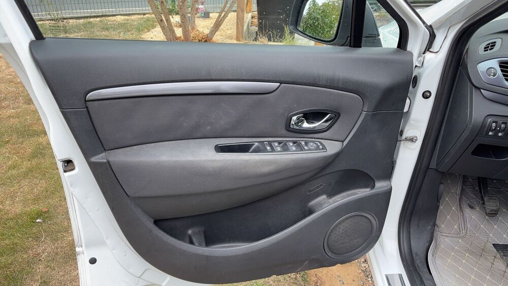 Sc&eacute;nic III 1.2 Tce 115 Limited 2014 occasion 60800 Crepy En Valois