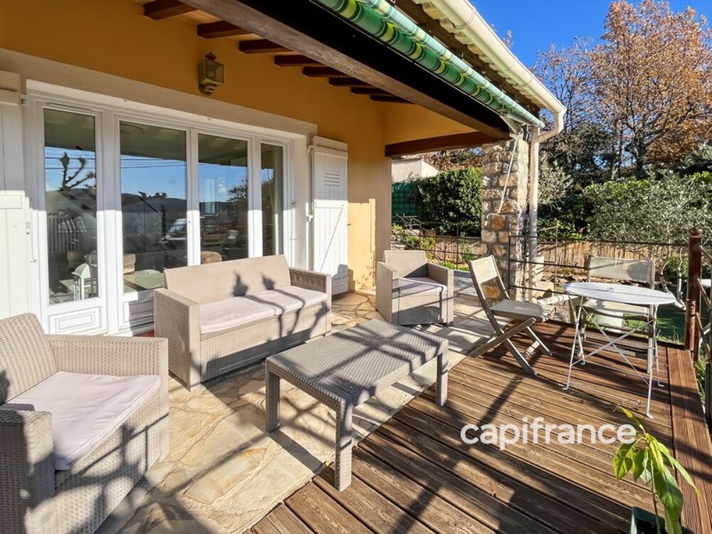 Belle villa provençale rénovée avec vue sur les collines à BAGNOLS EN FORET (83)