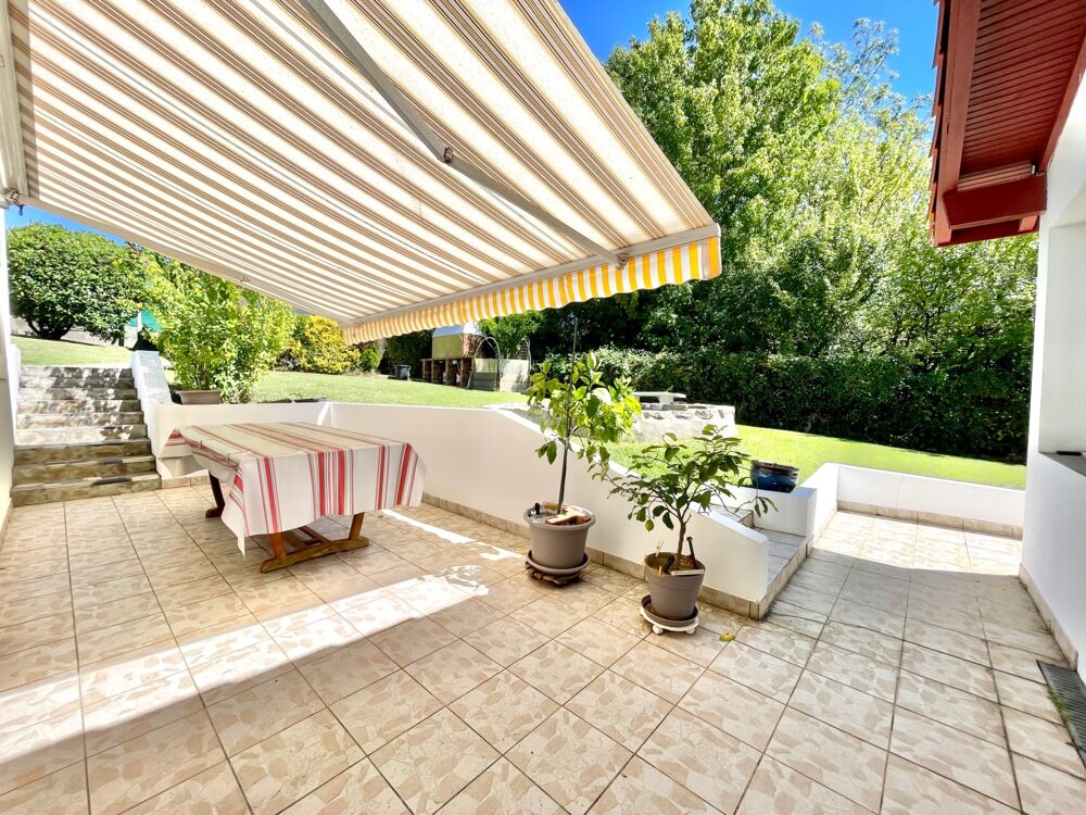 Maison 4 chambres avec T2 indépendant, garage et terrain de 690 m²  64990 Mouguerre