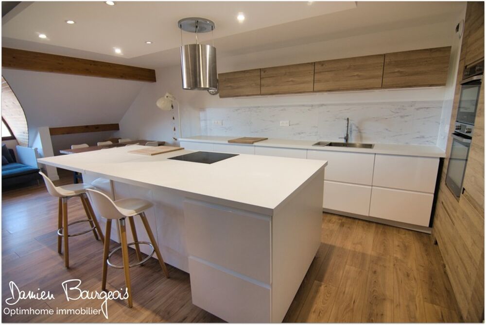 Duplex en dernier étage de 146 m² (208 m² au sol) avec double garage et cave