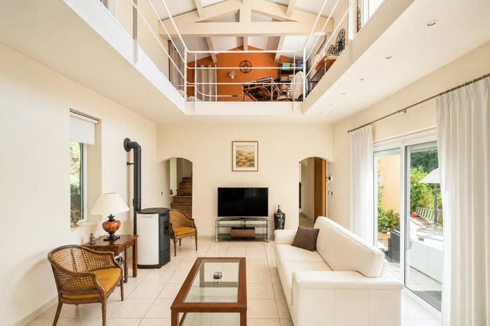 Maison de 222 m² à Vailhauquès avec mezzanine et F2 indépendant