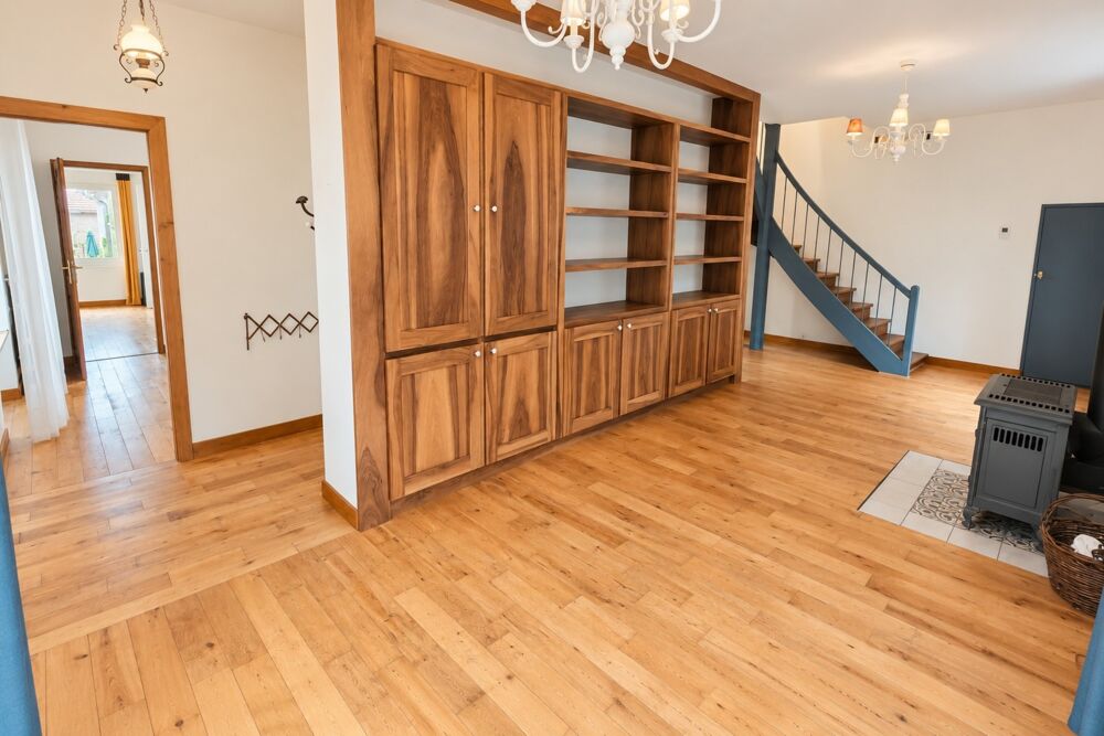 Maison 160 m²  6 chambres  coeur de Viriville  fort potentiel
