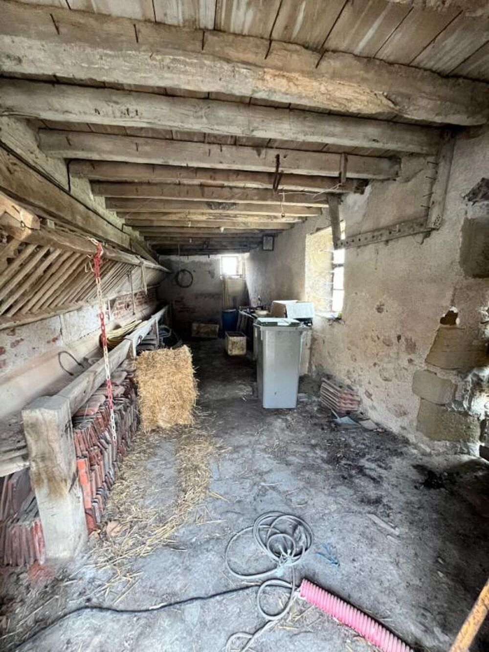 Vente Maison Le Montet Maison + Cour + cave +  Jardin + puits + garage + dépendances Le montet
