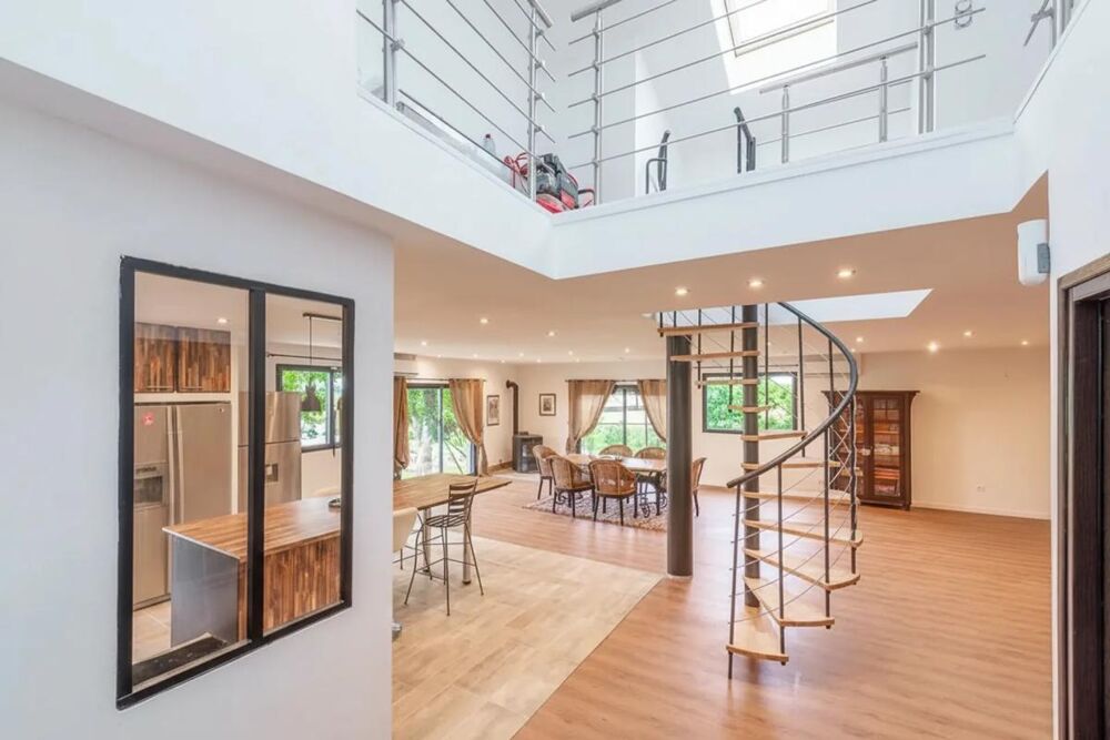 Maison entièrement rénovée - 320m saint-Cyr-sur-Morin