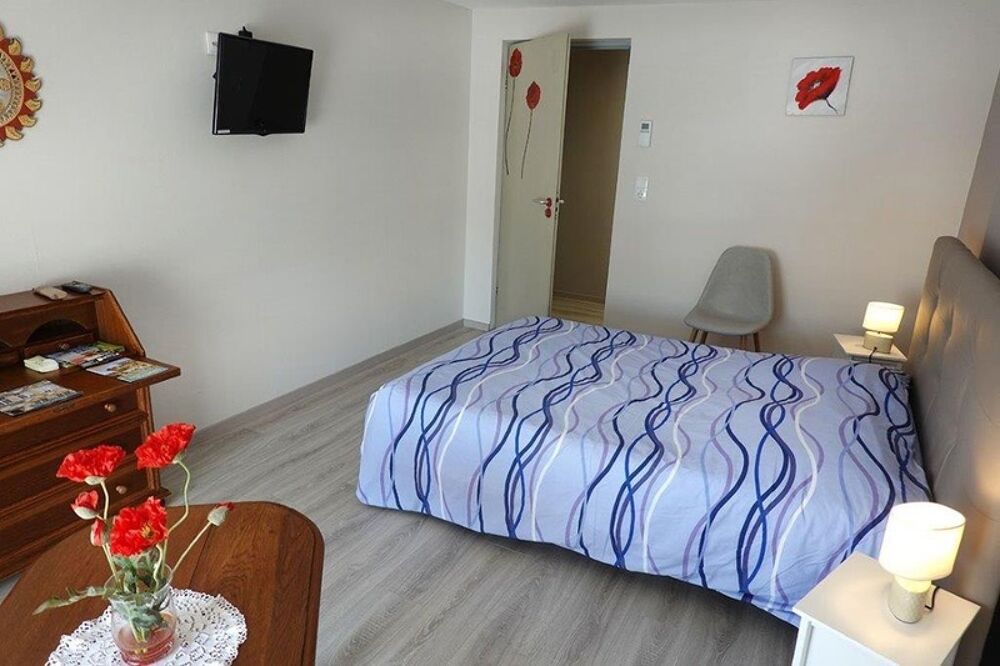 MARVILLE (55600)  Maison de caractère en pierre avec activité de gîte