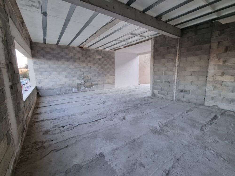 grand 3 pièces à rénover avec Patio et Terrasse - SAINT SAVOURNIN (13)
