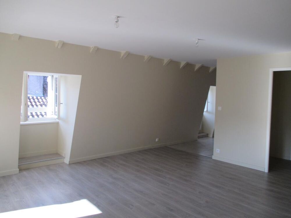Location Appartement A LOUER JOLIE T3DERNIER ETAGE D'UN IMMEUBLE CENTRE VILLE Villefranche de rouergue