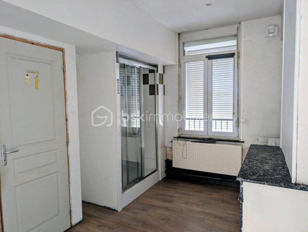 Maison semi-mitoyenne de 131 m2 sur 965 m2 de terrain. Fort potentiel