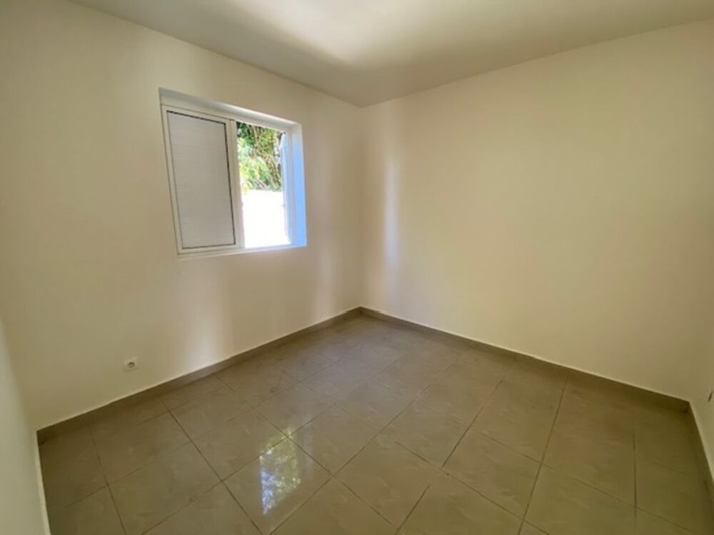 SAINT ANDRE (97440) - Grande maison T5 de surface totale de 200,40 m² (dont dépendance T2 - et Studio), sur terrain de 568 m²