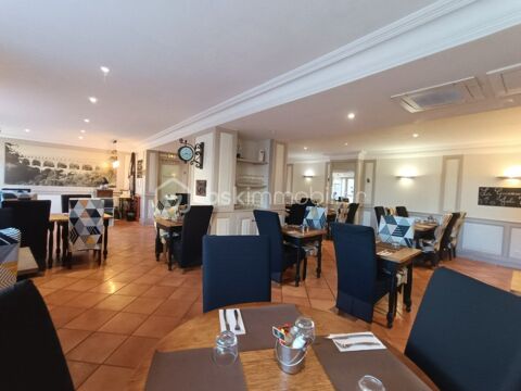   Htel/Restaurant au Cur de Remoulins, proche du Pont du Gard 