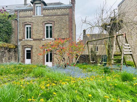   MAISON FAMILIALE EN PARFAIT ETAT AVEC 4 CHAMBRES EN CENTRE VILLE DE LA FERTE MACE Maison - 6 pi�ce(s) - 130 m�