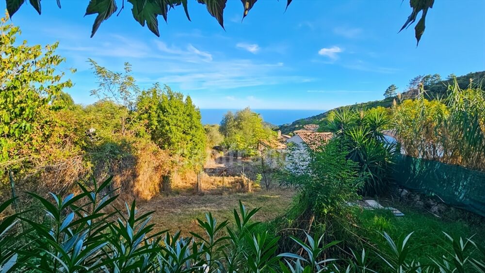 À vendre  Sari-Solenzara Maison vue mer panoramique et charme méditerranéen assuré ( vendu libre de toute occupation)