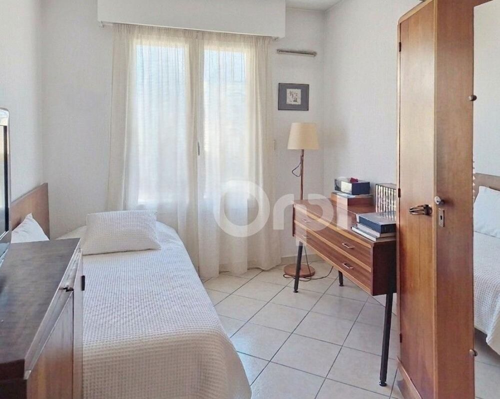 Vente Appartement Rare en Centre-Ville : Dernier Étage, Vue Mer & Double Parking Antibes