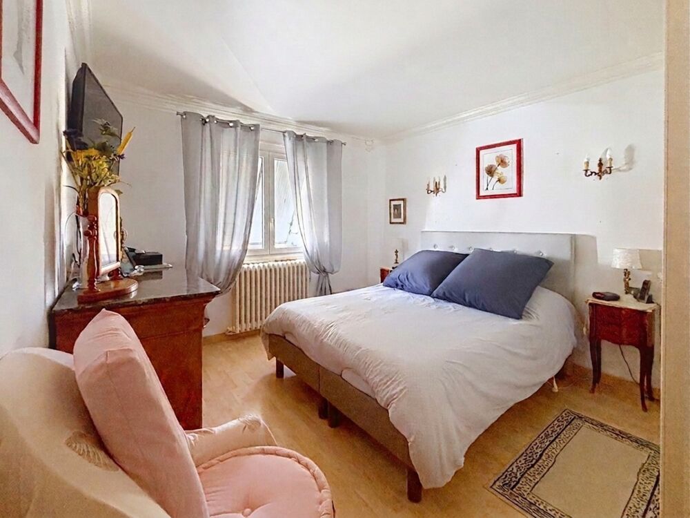 Vente Maison ? À VENDRE – Maison familiale de 198M² avec terrain de 1143 m² à Longueville, à 5 min de Granville et 3 km des plages Longueville