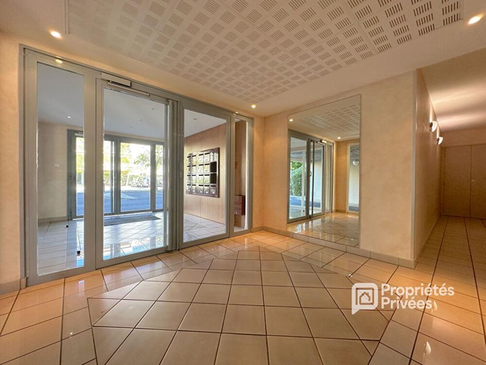 Appartement 2 pièces 46,5m2 avec balcon, garage et parking
