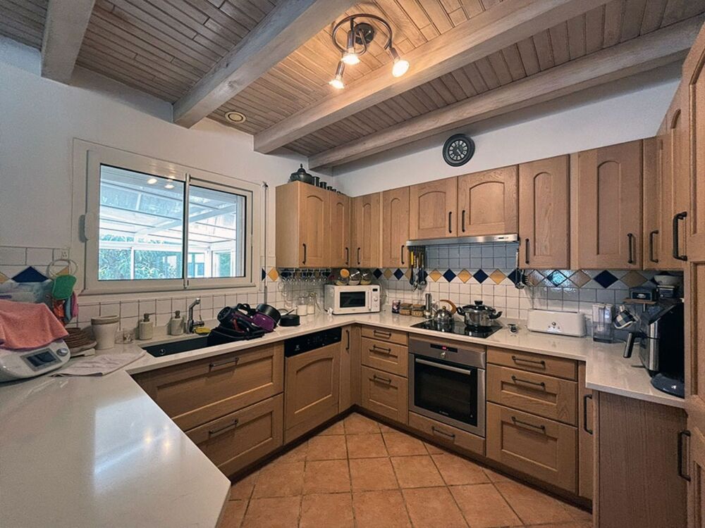 Vente Maison MAISON FAMILIALE AVEC PISCINE ET JARDIN DANS UN ENVIRONNEMENT RESIDENTIEL Peyrole