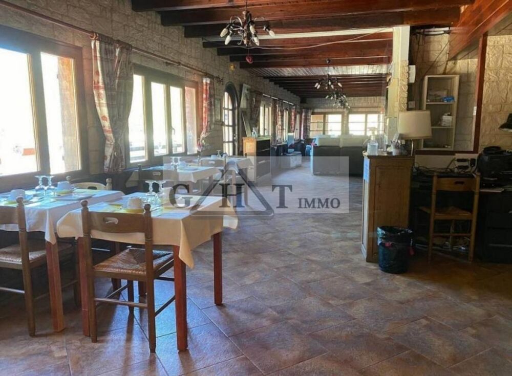   A VENDRE MURS ET FONDS  HOTEL RESTAURANT  A LA MONTAGNE 