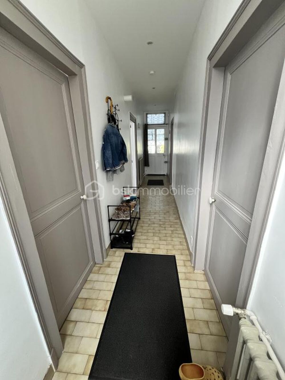 Magnifique maison de ville fraîchement rénovée avec terrain paysager et dépendances en centre-ville