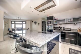  Propriété/château à vendre 8 pièces 235 m²