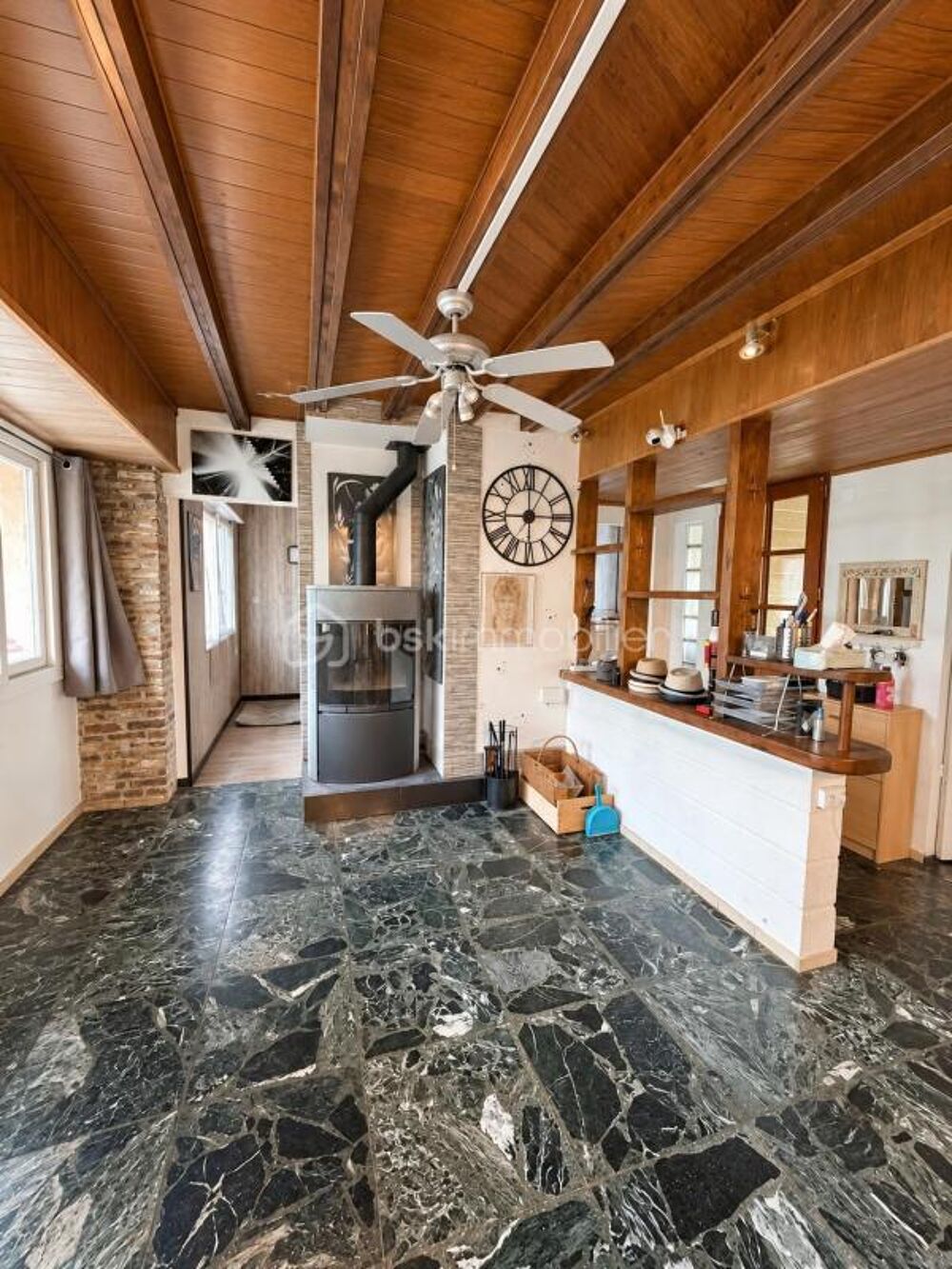 Maison 105 m² avec 4 chambres, bureau et terrain de 2 550 m²  Neuf-Marché