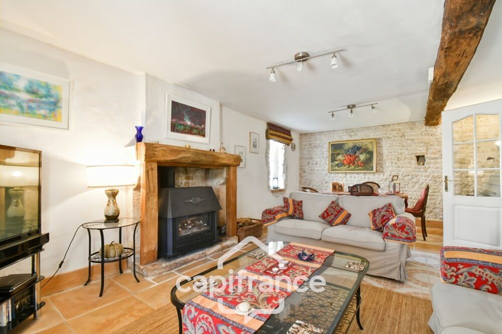 Vente Maison Maison à vendre 6 pièces VARAIZE (17) CHARENTAISE de 136m² avec jardin et garage Varaize