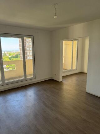  Appartement à louer 4 pièces 76 m²