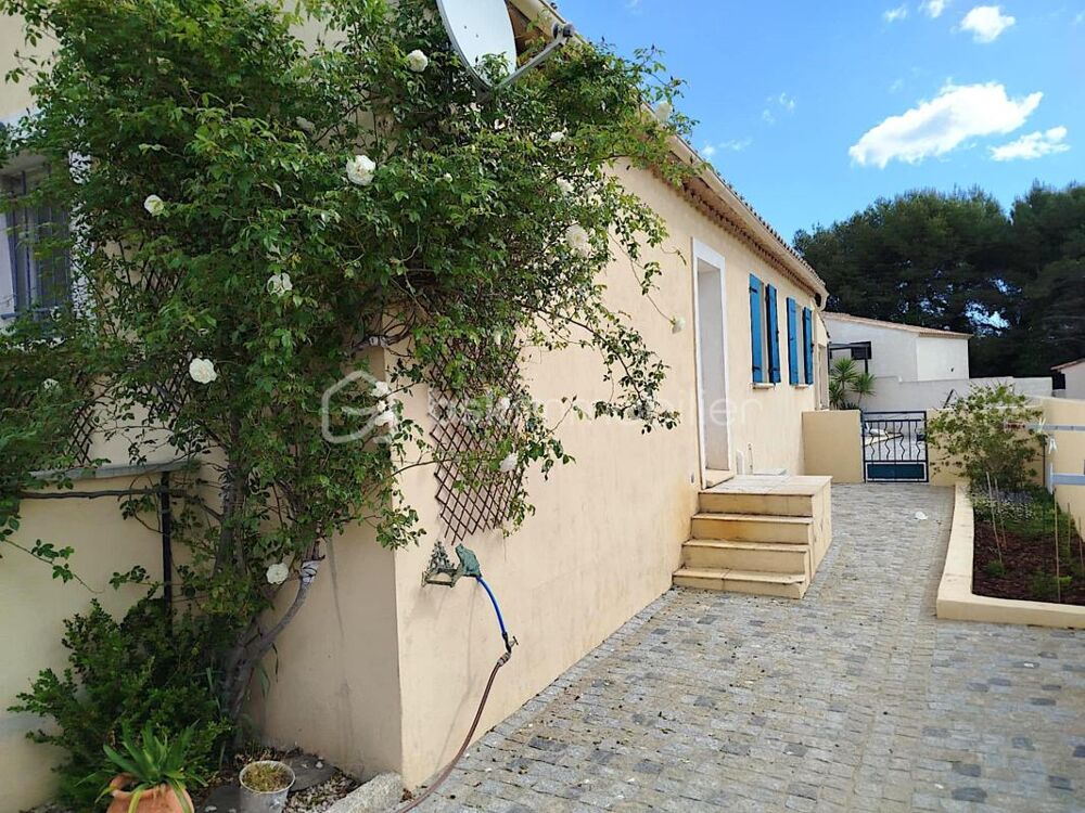 NOUVEAUTE !!! Belle villa de plain pied de 112 M2 avec piscine !