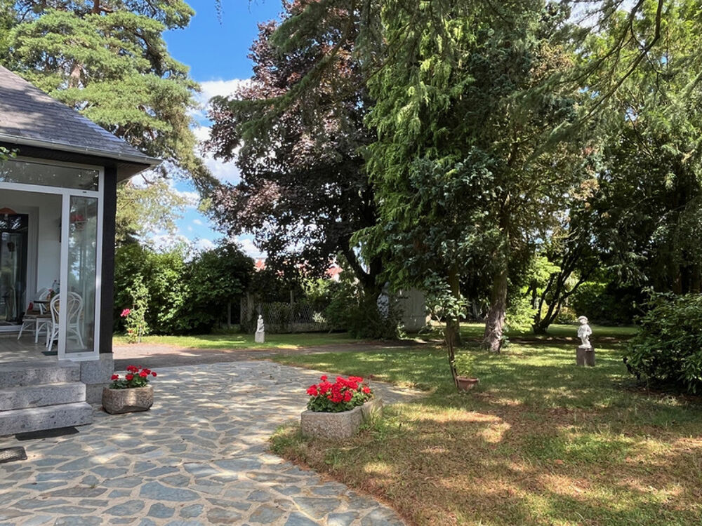Vente Maison 15 Kms de VIRE et de FLERS - À Vendre – Élégante Demeure en Pierre et Granit dans un Écrin de Verdure Vassy
