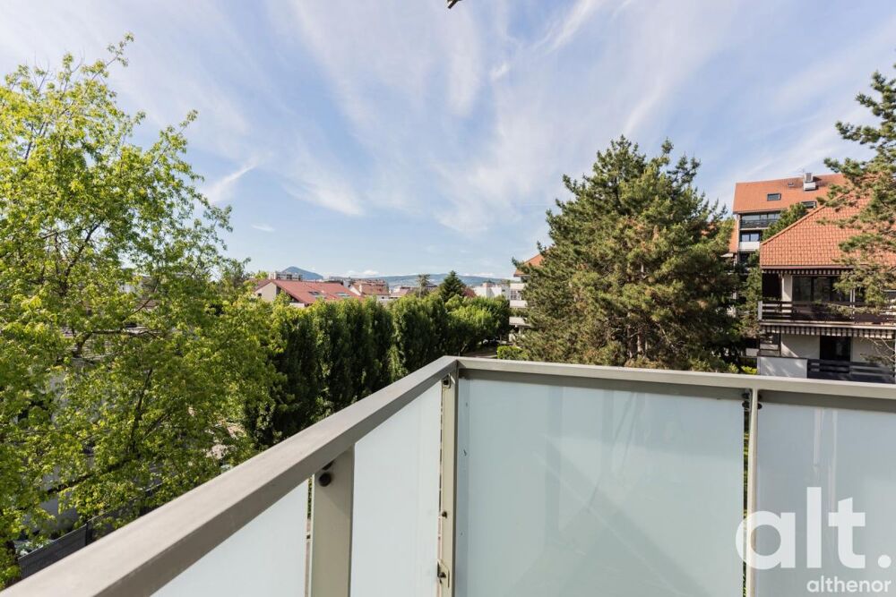 Appartement à Annecy  2 pièces et terrasse d'angle