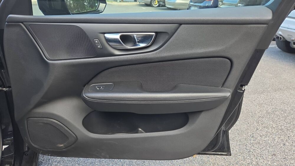 V60 2.0 D4 190 Geartronic8 Momentum - Automatique 2019 occasion 83310 Cogolin