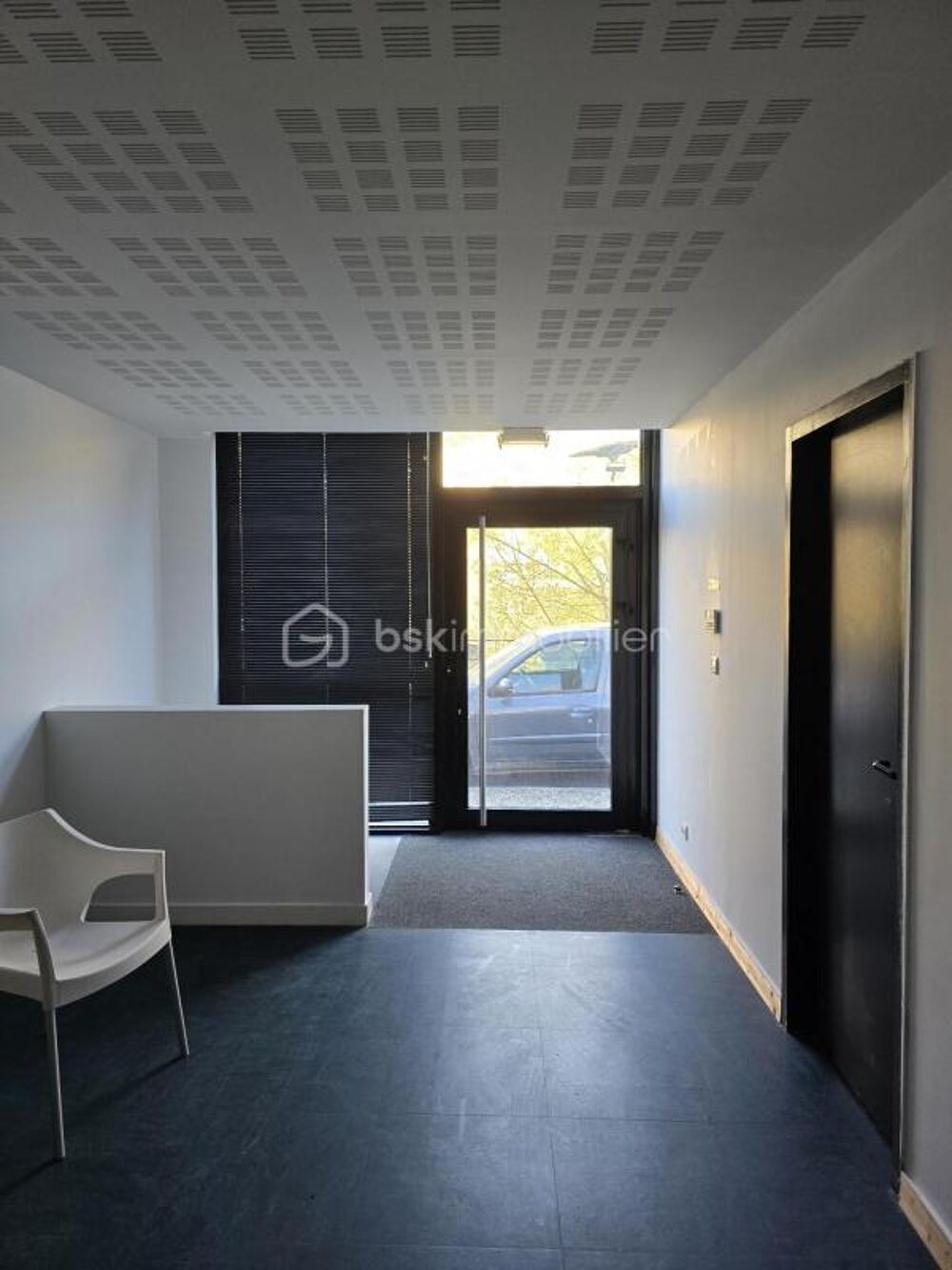 Vente Immeuble Immeuble de bureaux sur 3 niveaux avec appartement indépendant, opportunité d'investissement rare Perigueux
