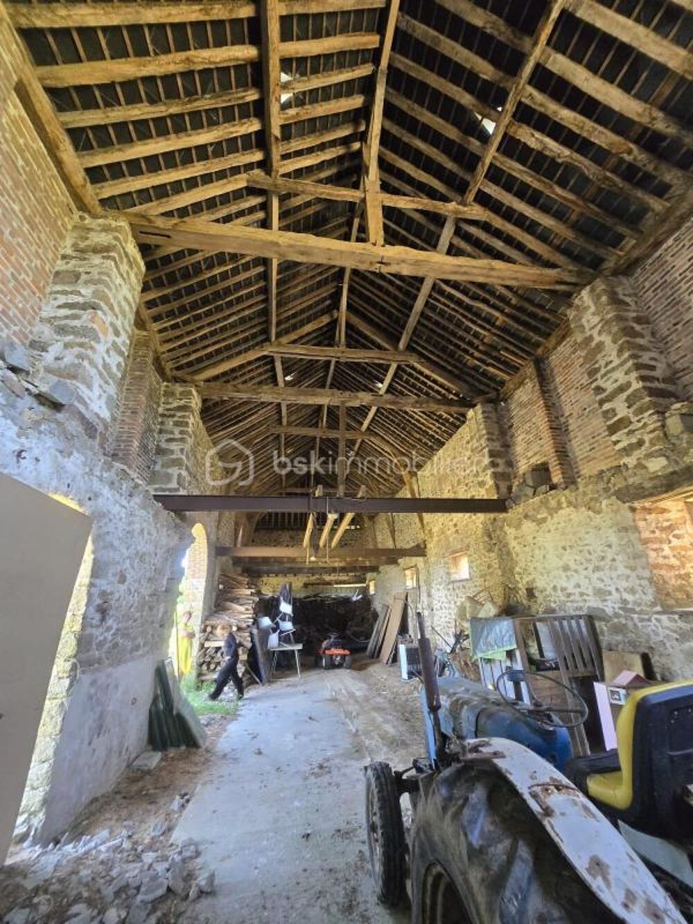 Axe Laval Mayenne, longère à rénover avec terrain