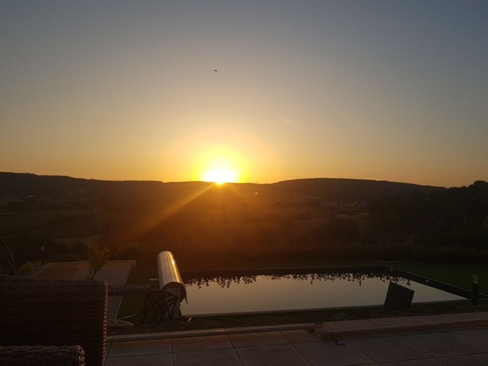 Maison plain-pied 124 m² - 3 chambres - piscine chauffée - terrain 2300 m²  calme - JONCY