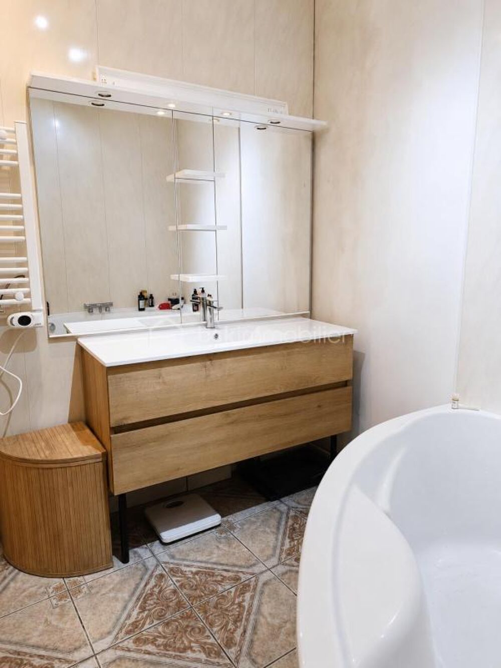 RARE  Grande maison de village 203 m² + local commercial + terrasse  Saint-Chamas Port