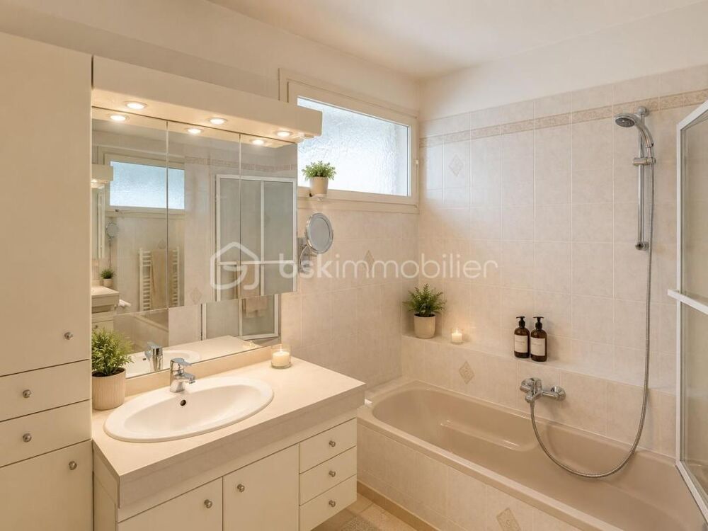Vente Appartement AMIENS APPARTEMENT avec Ascenseur Terrasse, cave, garage en sous sol Amiens