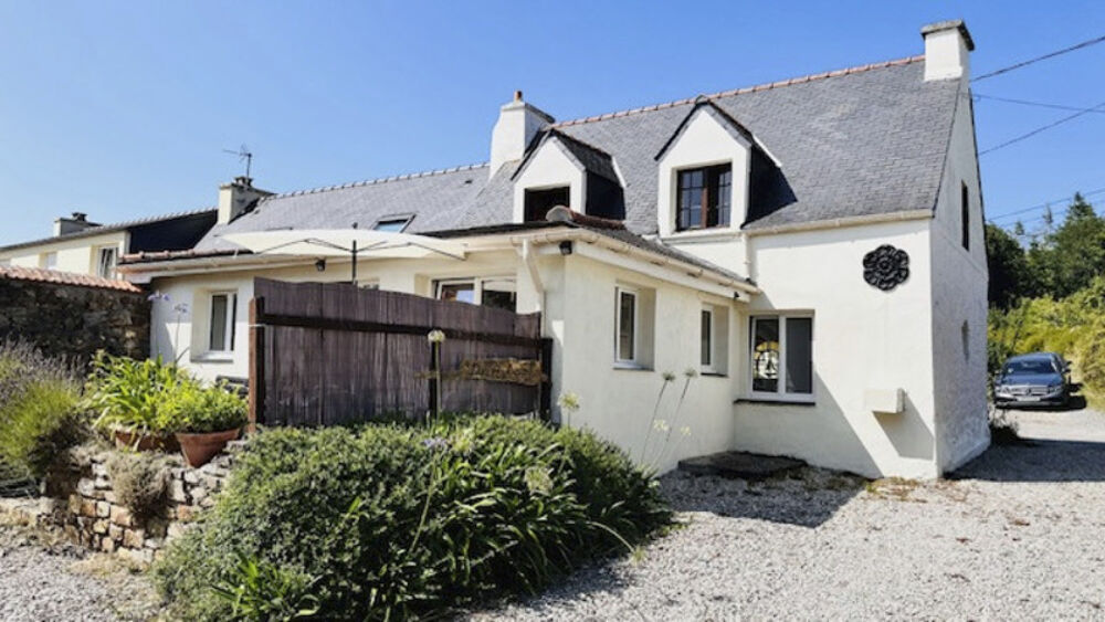 Rare sur le marché  Ensemble de 3 gîtes de charme rénovés, dans un cadre bucolique et paisible  Idéal investisseur !