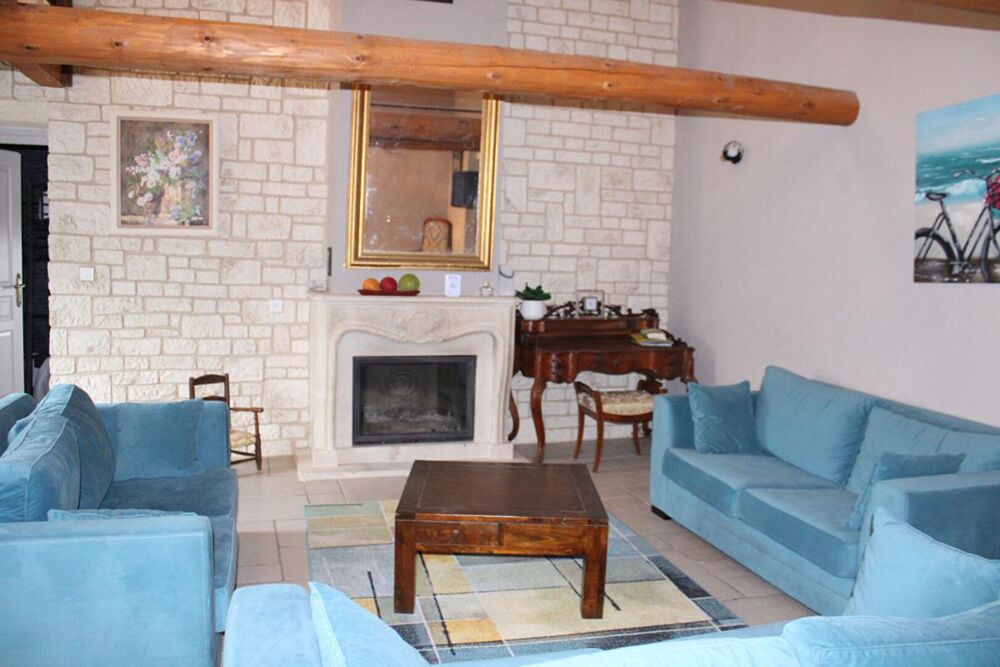 Vente Maison Maison en pierre avec piscine sur 8500 m² de terrain Bessas 10 pièce(s) 244 m2 Bessas