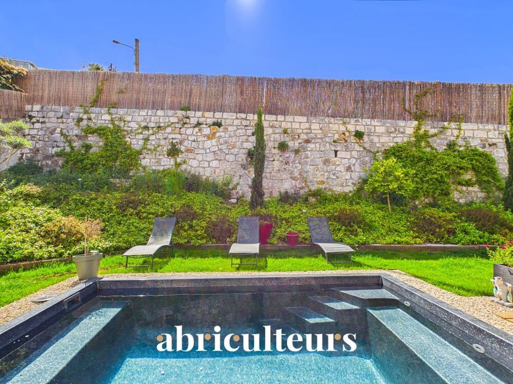 Maison familiale contemporaine de 120 m² de DPE A avec Mini-piscine éco en vente au Centre Saint-Laurent-du-Var (06700)