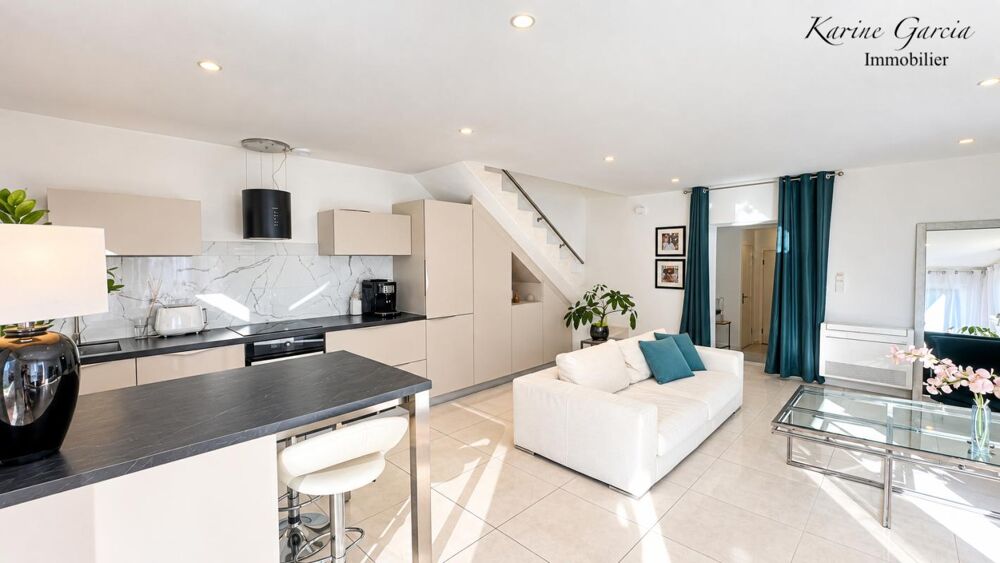 Vente Maison SANARY SUR MER - A 10 MINUTES A PIED DU PORT - MAISON INDIVIDUELLE 106 M² - TERRAIN 133 M² - GARAGE 27 M² Sanary sur mer
