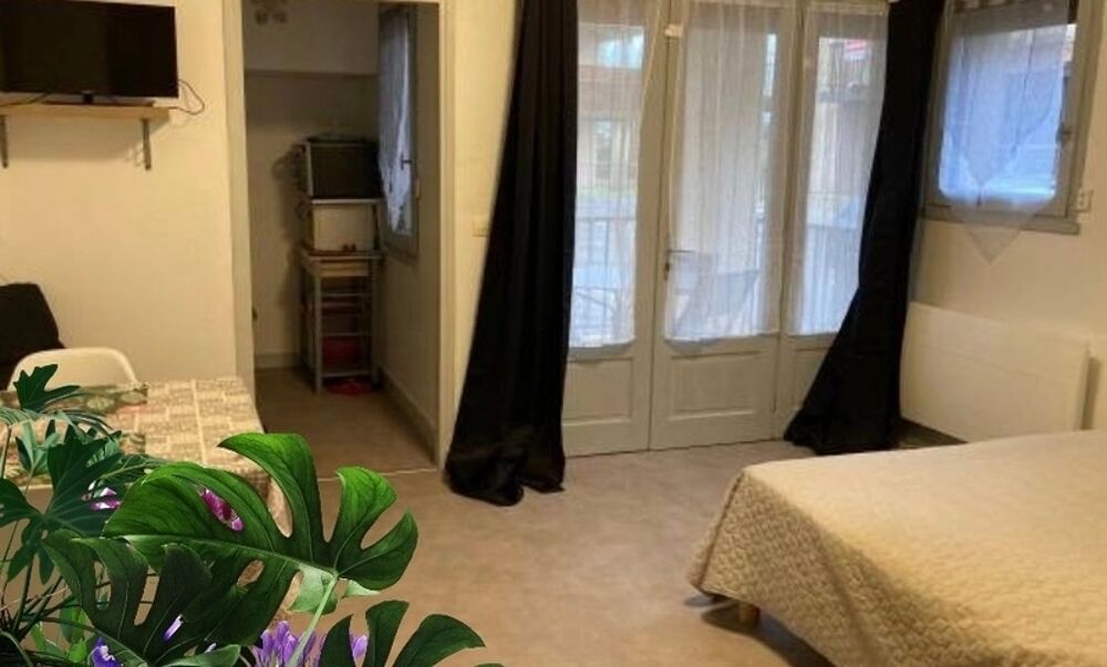 STUDIO avec TERRASSE et place de PARKING à vendre proche CAZAUBON
